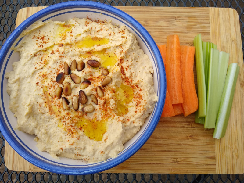 Hummus with veggie dippers